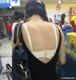 内涵图第1712期前面的女孩子一直低头玩手机,都挡住我的路了