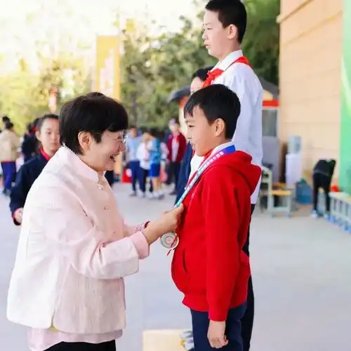 西安市新城区新知小学举行春季运动会