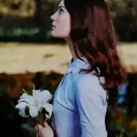 欧美美女头像唯美气质风中我漫步的走着图片浏览