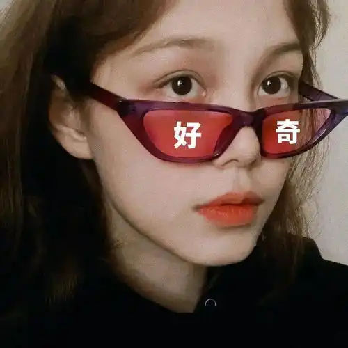 头像女生戴帽子和墨镜费