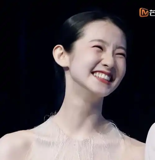 19岁的芭蕾舞小仙女张艺凡美得像精灵,满足了我对芭蕾舞的幻想
