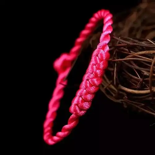 2019本命年红绳女人不能自己买戴哪只手越讲究,越好运