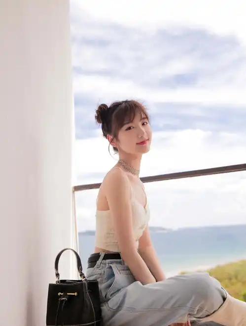 毛晓彤是真嫩啊小吊带配哪吒头像十八岁少女,网友锁骨真作弊