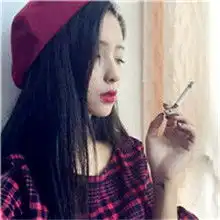 抽烟的女生头像女生抽烟的样子比较拽呢