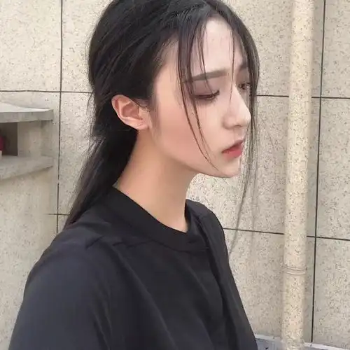 qq高冷女头像千年木