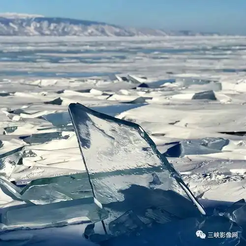 宜昌女摄影师送你一块贝加尔湖的蓝冰
