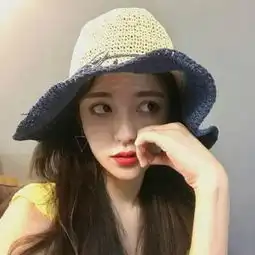 戴帽子女生头像