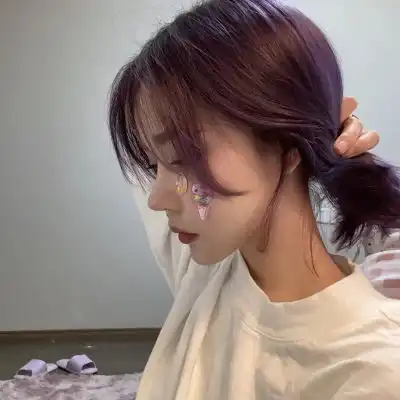 女生真人版头像不露脸成