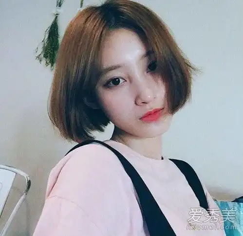 女生最爱的中分短发图片12款秋冬照着剪一定好看