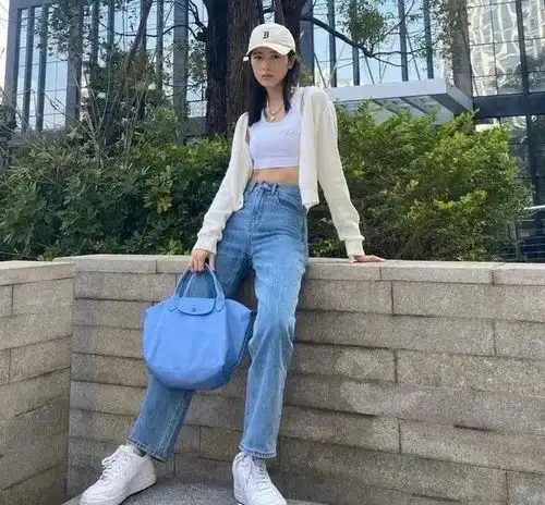 初夏薄款针织衫如何穿搭无论搭配裙子还是裤子,简单时尚又好看
