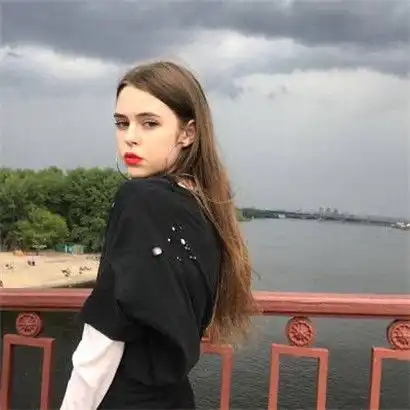 女生欧美头像复古街拍头像,生来不讨喜的样子