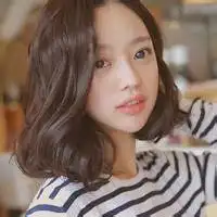 时尚女孩头像卷发