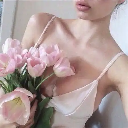 女生锁骨露肩吊带性感头像,小胸性感女生诱惑背景图