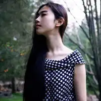 微笑女生头像笑容甜美的小女生