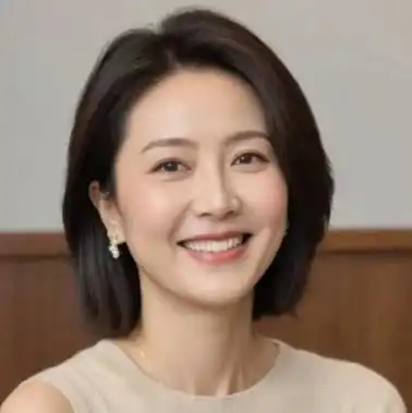 素颜美女笑眯眯