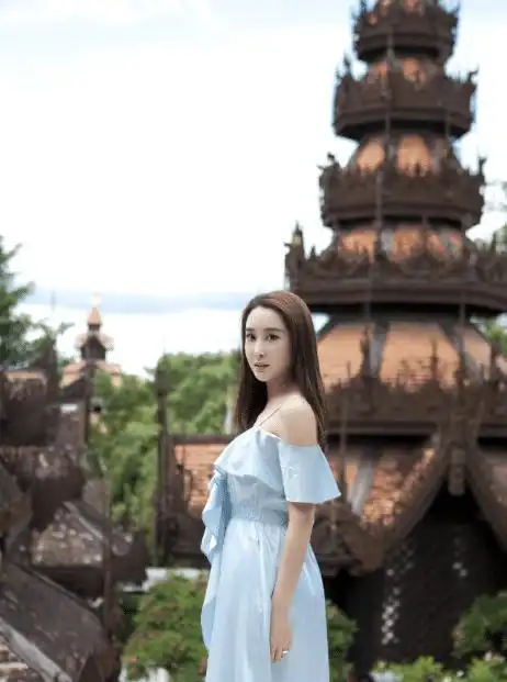 精灵模样的女神,气质太高贵清纯,男朋友得多优秀才能追到她