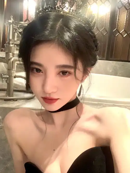 鞠婧祎公开最新行程受期待,白衣飘飘如仙女下凡,认真拍戏赢赞赏
