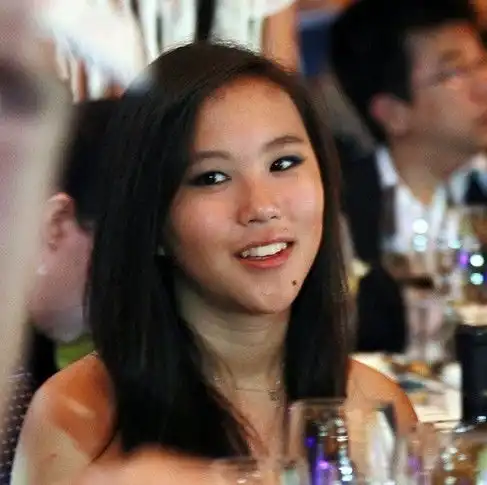 窦靖童生日自晒美艳近照王菲有女初长成