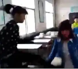 小学女生为何遭耳光踢踹