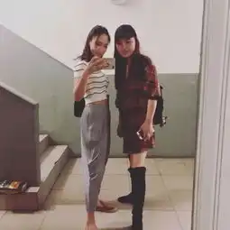 英格玛真正父母近照曝光如今长大变成女神吉祥三宝英格玛亲生父母曝光妈妈比女儿还美妹妹更是颜质逆天