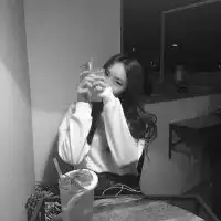 黑白渣女头像清晰版孤独