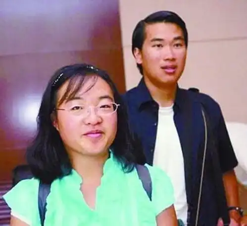 魏敏芝13岁成为谋女郎,因张艺谋一句话劝退演艺圈,如今怎样了