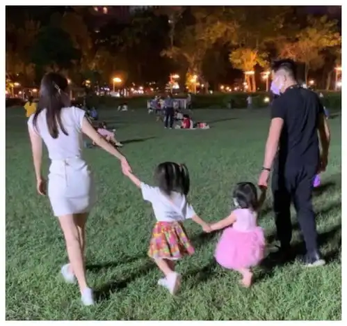 一家四口的头像两女儿方