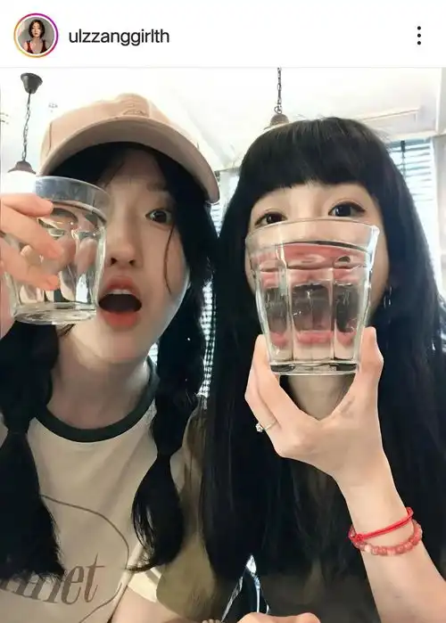 存一些韩女ins风拍照姿势,姐妹合照赞爆朋友圈