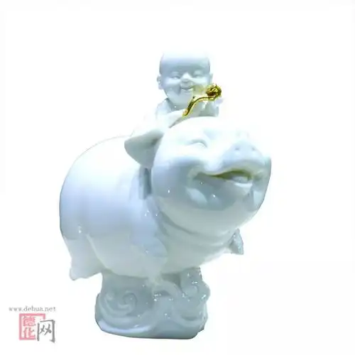 德化金猪旺财喜迎春,吉祥富贵贺新岁