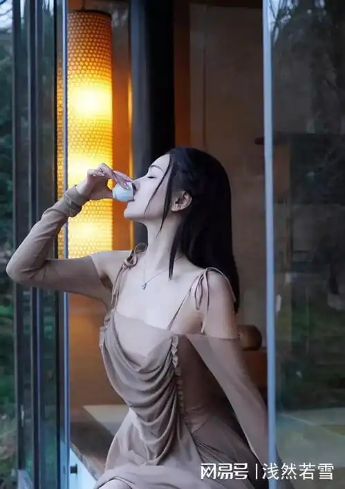 喝茶是要用心品的,而美女是要用情品的