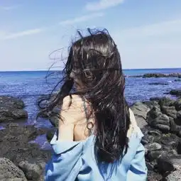 上家底,女生背影,喜欢收藏加点赞