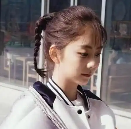 圆脸赵丽颖撞上谭松韵,同扎马尾,这才是少女脸的最高级形式