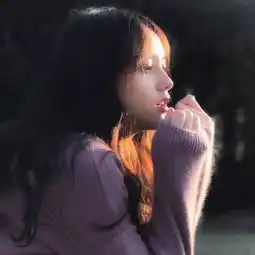 像我这样冲动的女孩就应该有人狠狠的给我打一笔钱让我冷静冷静