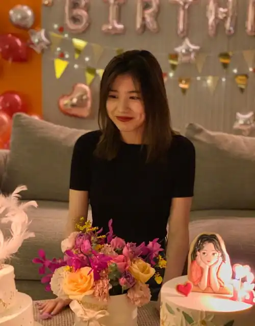 章子怡为小苹果庆生,一家四口合影超温馨,两女儿出镜只缺小儿子