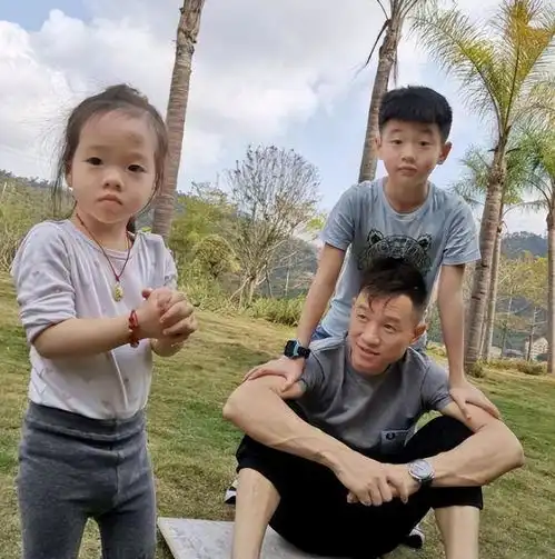杨威被曝婚变,16岁暗恋生3娃,抱怨日子没法过,杨云憔悴引担忧