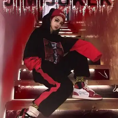 红衣女生头像不做大多数