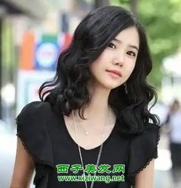 比较潮的头像女生卷发