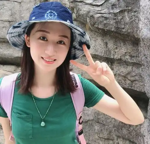 前女排国手跳舞唱歌才艺多,腰部肩膀有纹身颜值高,住北京四合院