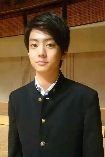 我是大哥大真人版,伊藤哥男扮女装萌萌哒,上演摸头杀