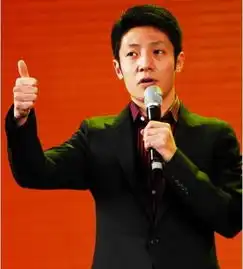 中国最牛主持人,泡校花撩巨星,把同事变为老婆