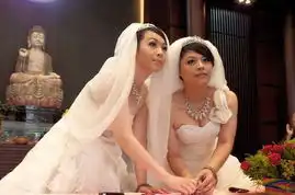 台湾女同性恋依照传统佛教仪式举行婚礼