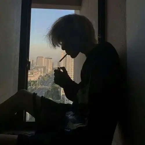 冬天来临前成功脱单的男生头像