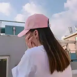 比较潮的头像女生二次元