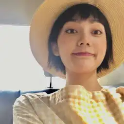 女qq头像唯美带帽朱茵