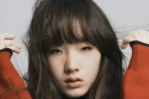 小s长女学妈妈剪短发16岁少女瞬间变阿姨,穿高腰裤厌世脸好绝