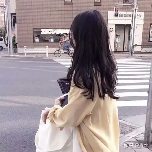 女生头像不露脸全景小伊伊
