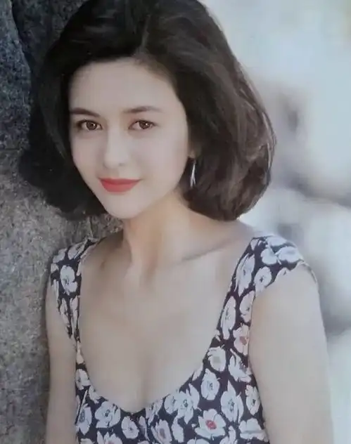 57岁的关之琳参加活动,最伤心的事就是美人迟暮