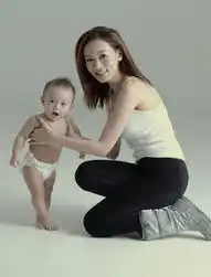 12名香港女星拍2013年慈善月历
