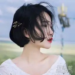 女生头像黑白侧脸短发发
