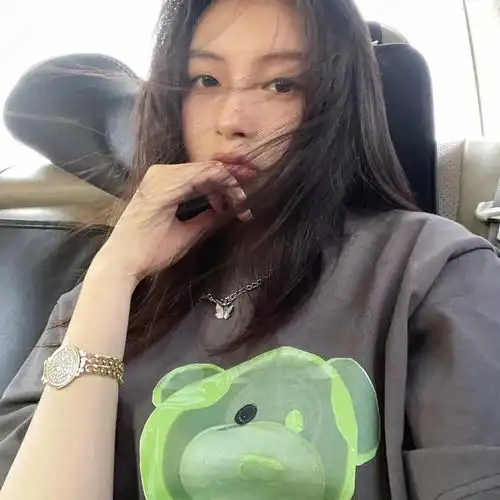 12岁头像真人女偷钱